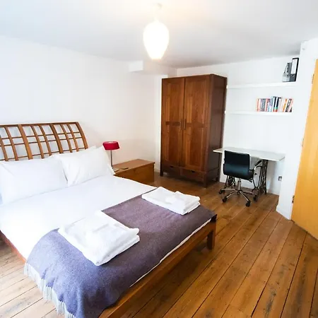 Lovely 2 Bed2 Bath Flat In Southville Bristol