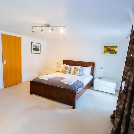 Lovely 2 Bed2 Bath Flat In Southville * Bristol
