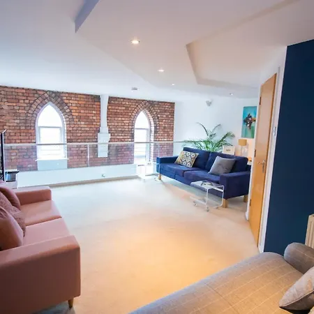 Lovely 2 Bed2 Bath Flat In Southville *